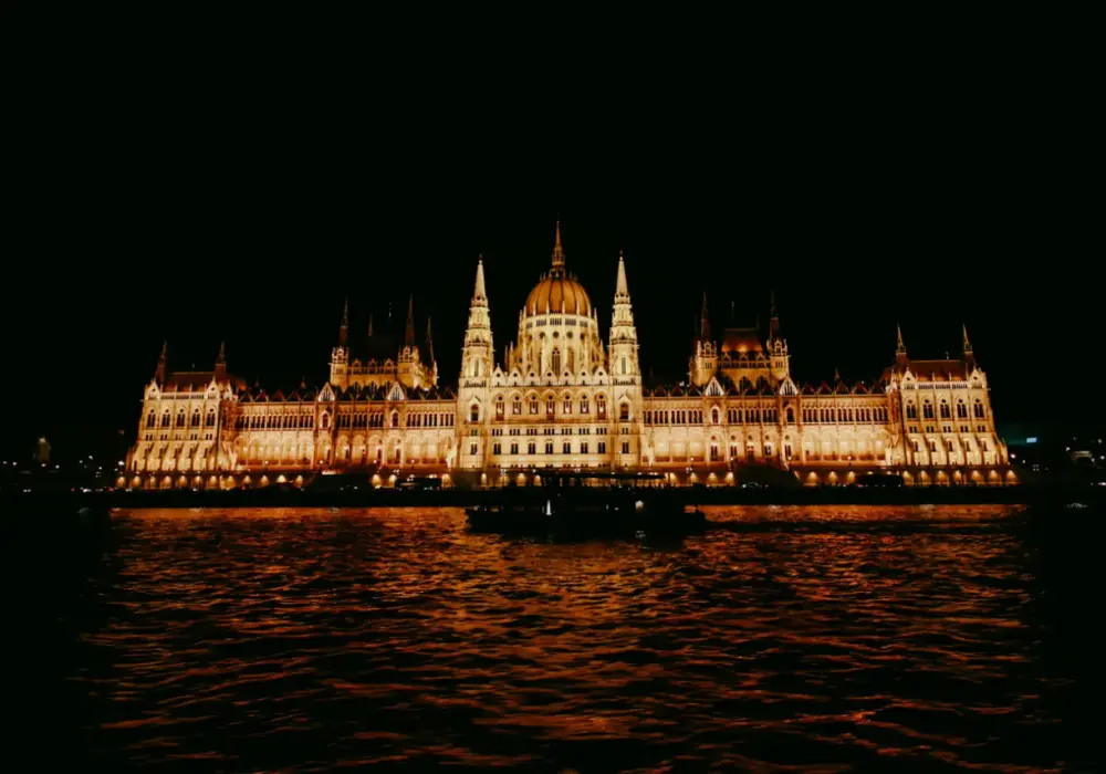 Budapeszt nocą: 10 magicznych atrakcji, które musisz zobaczyć