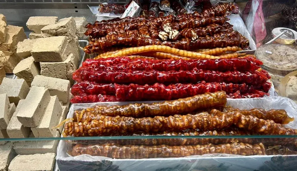 Najlepsze zakupy na Łotwie: lokalne produkty i pamiątki warte uwagi
