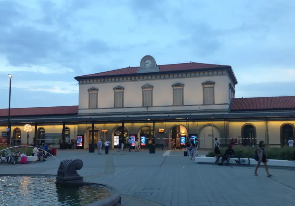 Dworzec kolejowy w Bergamo: Jego lokalizacja i przydatne informacje