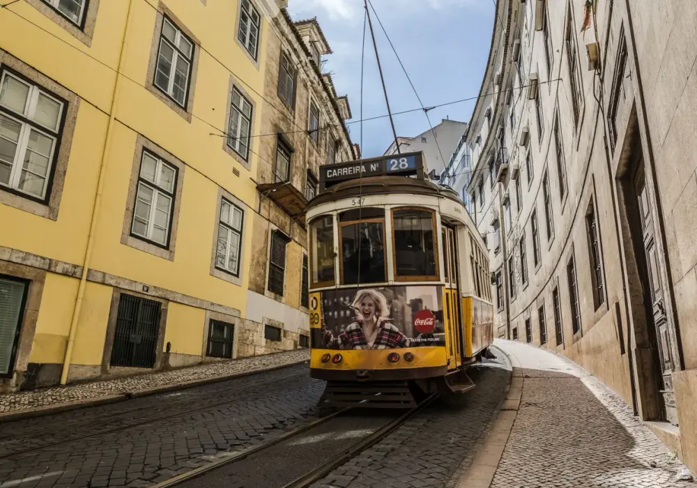 Tramwaj 28 w Lizbonie: Magiczna podróż przez serce miasta