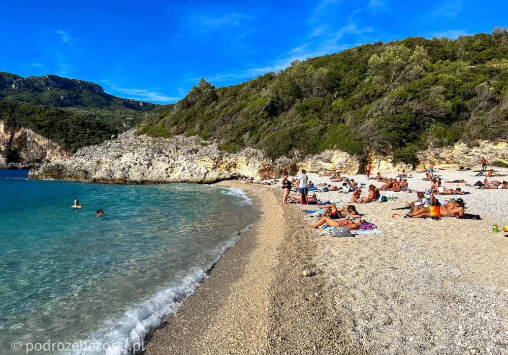 Najpiękniejsze piaszczyste plaże na Korfu: 6 miejsc, które Cię oczarują