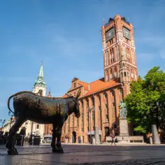 Ile kosztuje zwiedzanie Torunia z przewodnikiem: kompletne ceny i stawki