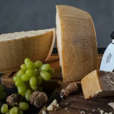 Czy parmigiano reggiano to parmezan? Odkryj prawdę o serze
