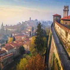 Bergamo: Perła Lombardii i jej ciekawostki historyczne