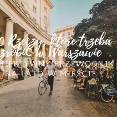 Warszawa na weekend: przewodnik po 100 rzeczach do zrobienia latem w mieście. Mężczyzna z rowerem na tle kawiarni.