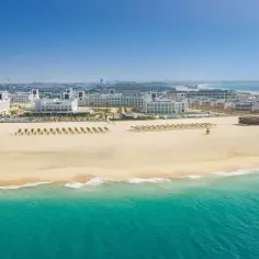 Piękna plaża i kompleks Riu Palace Santa Maria na Wyspach Zielonego Przylądka.