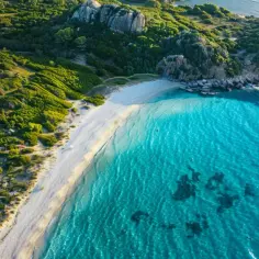 Najlepsze plaże na Sardynii: Gdzie znajdziesz najpiękniejsze plaże?
