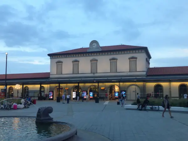 Dworzec kolejowy w Bergamo: Jego lokalizacja i przydatne informacje