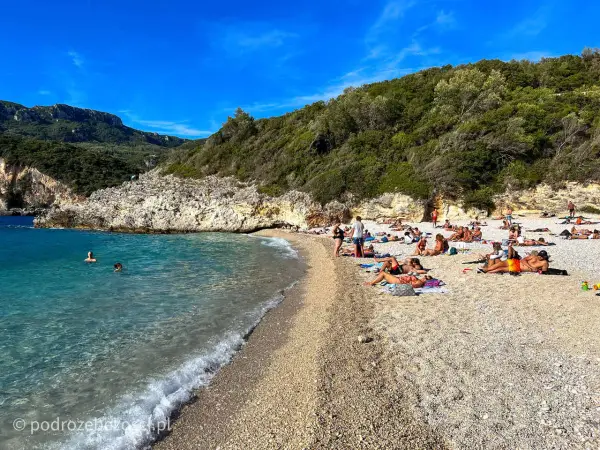Najpiękniejsze piaszczyste plaże na Korfu: 6 miejsc, które Cię oczarują